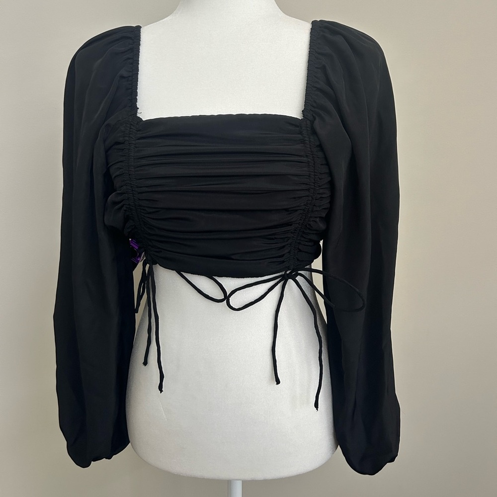 NEVER WORN Fiesta black cinch top with flowy sleeves cinched on the wrist